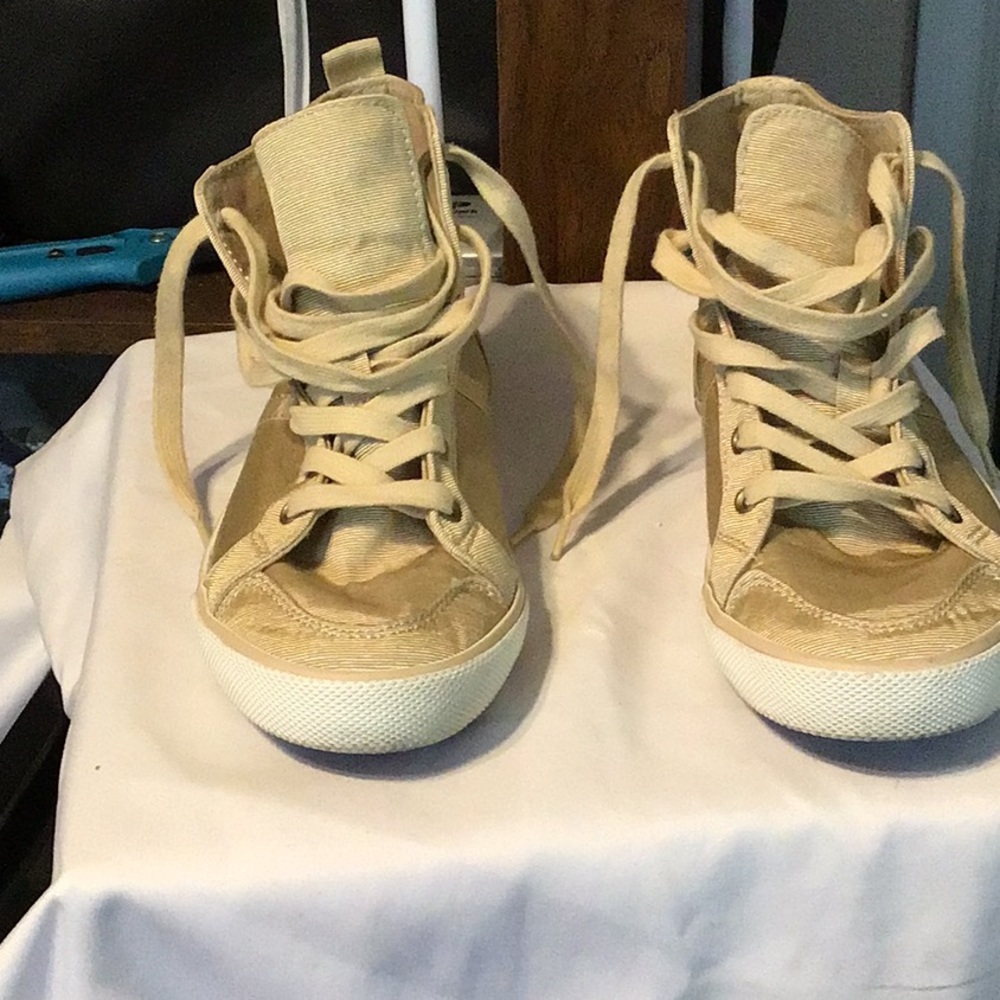 ankle high sneakers